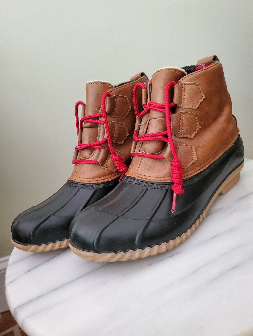 Magellan Outdoors Duck Boots Womens 8 Black And Tan